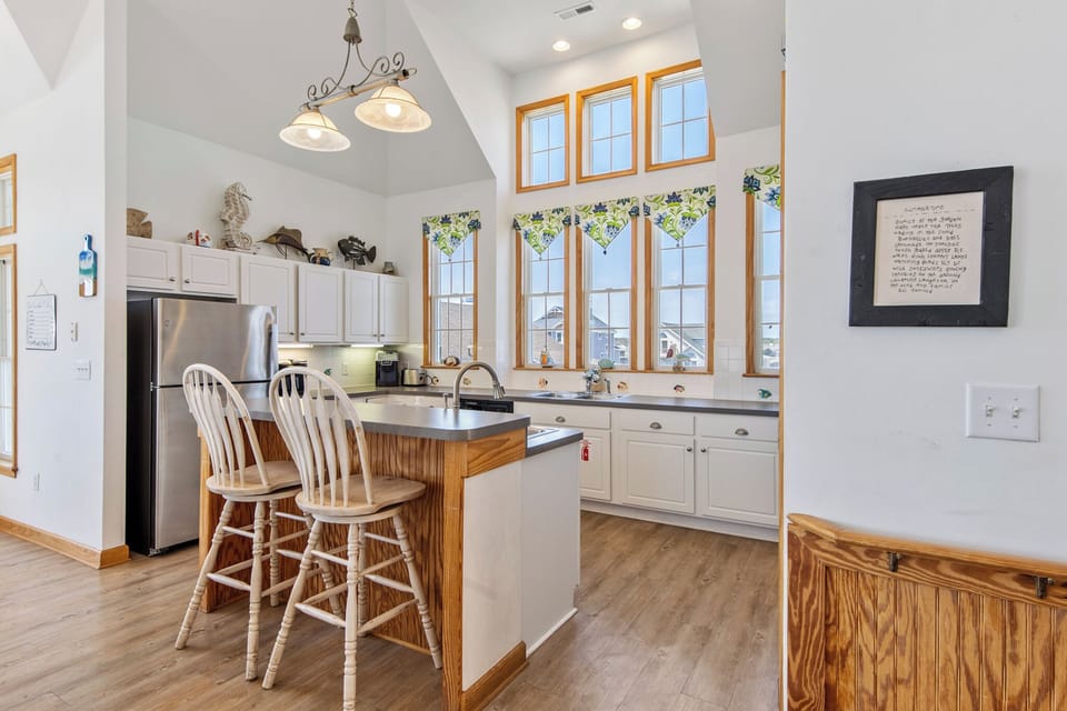 KDN3429: By Grace | Top Level Kitchen