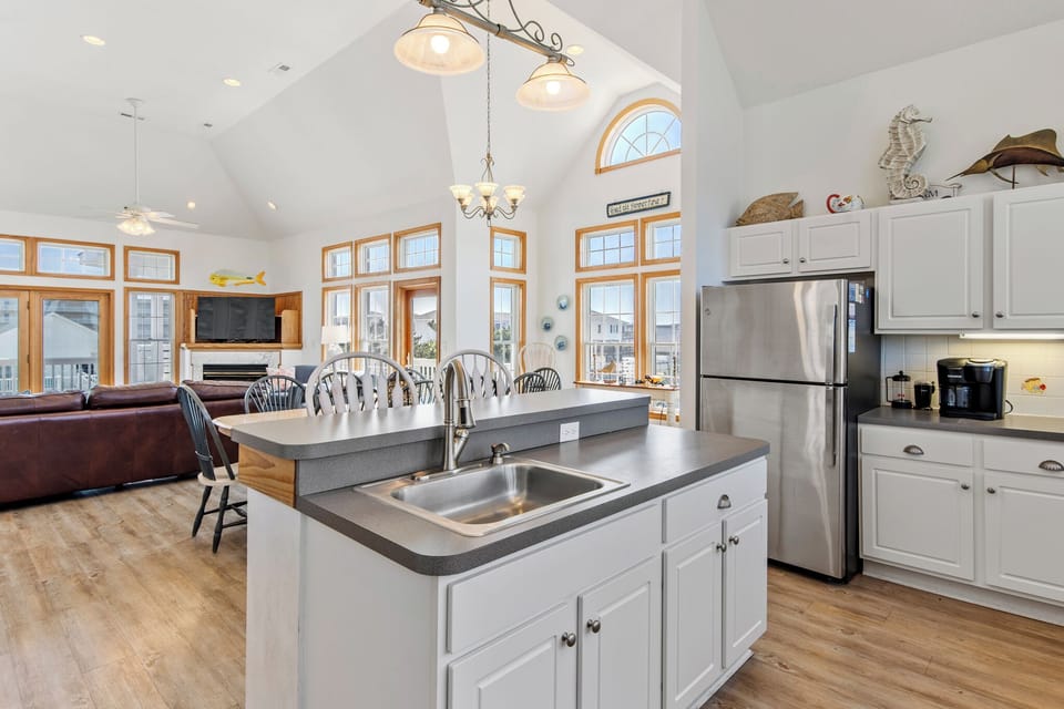 KDN3429: By Grace | Top Level Kitchen