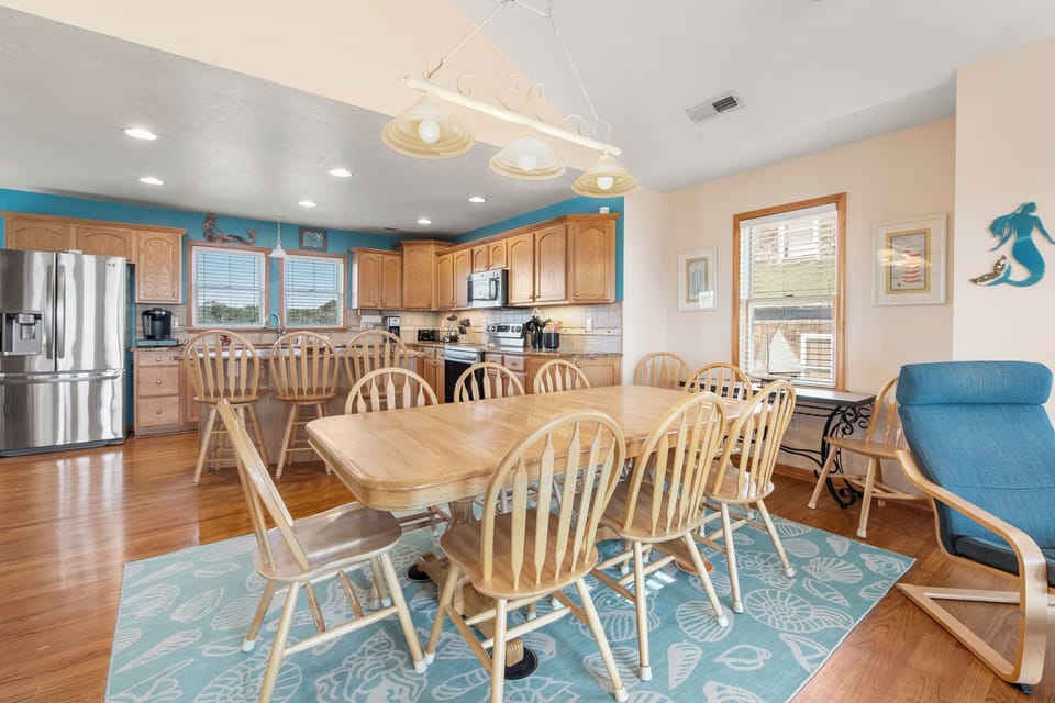 GR3720: Butts In The Sand | Top Level Dining Area