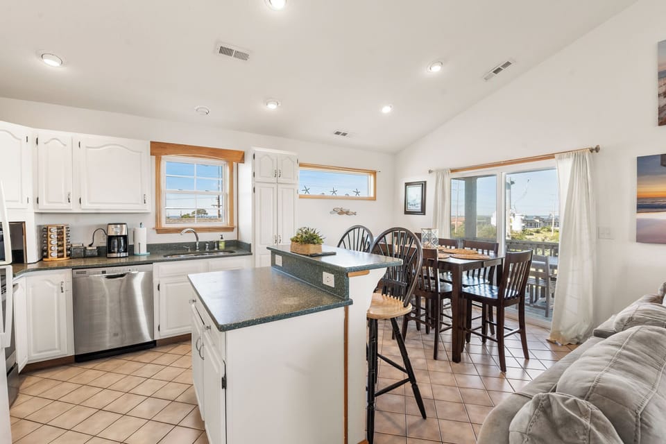 HISA11: A Beach Life | Top Level Dining Area and Kitchen