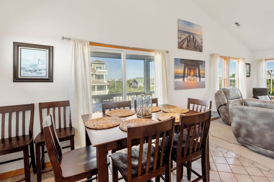 HISA11: A Beach Life | Top Level Dining Area