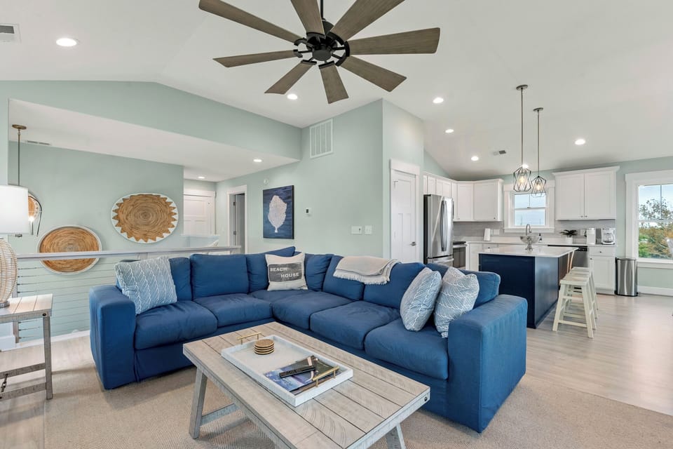 KDS6503: Crystal Cove | Top Level Living Area