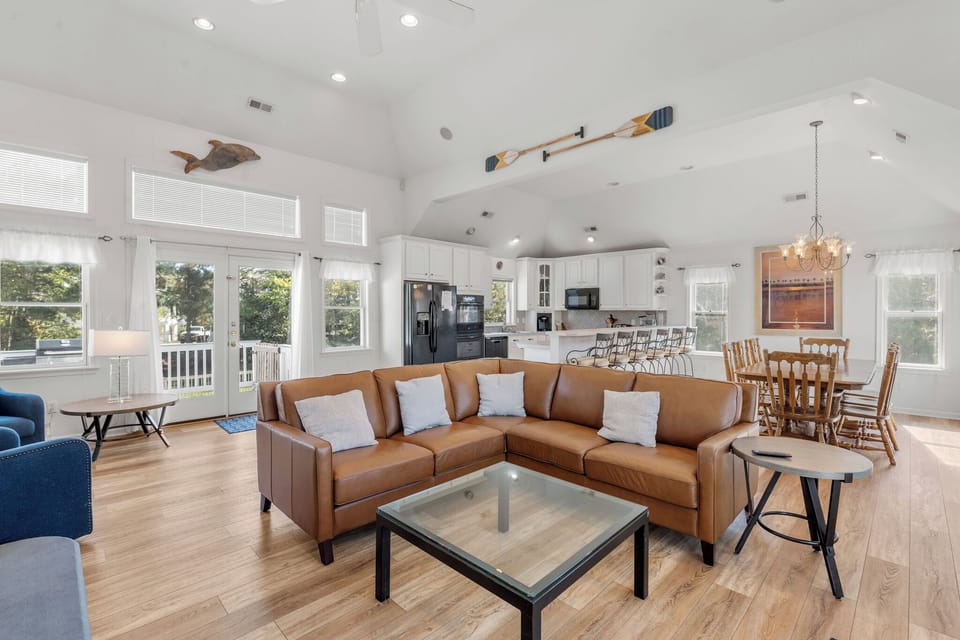 CC18: Heron Comes the Sun | Top Level Living Area