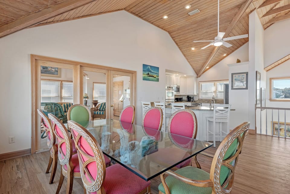 CL703: Sovereign of the Seas | Top Level Dining Area