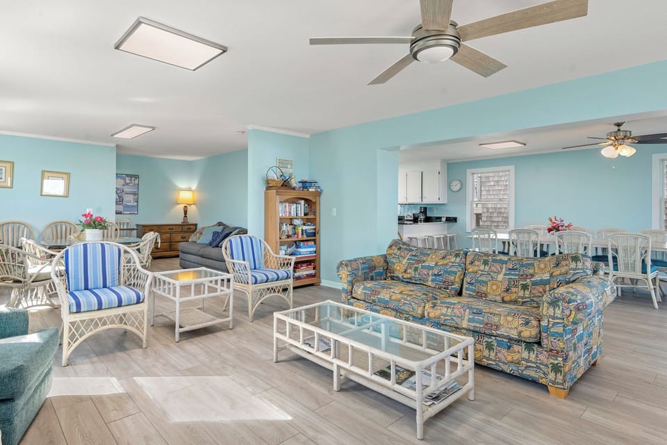 SN0515: Presidential Boardwalk | Mid Level Living Area