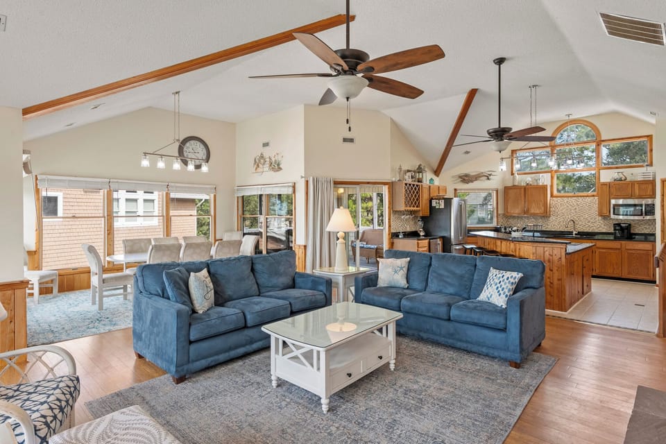 CL331: Lighthouse Jewel | Top Level Living Area