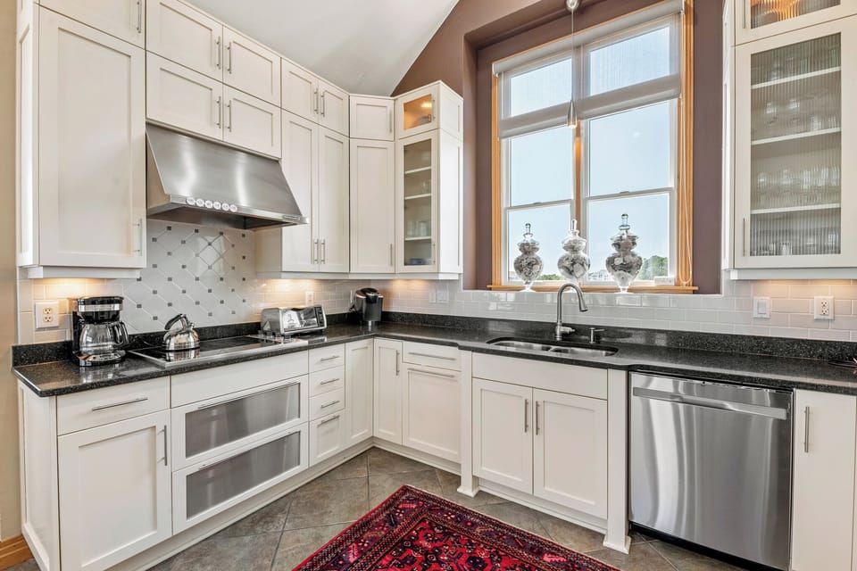 PI42: Sea Spot | Top Level Kitchen