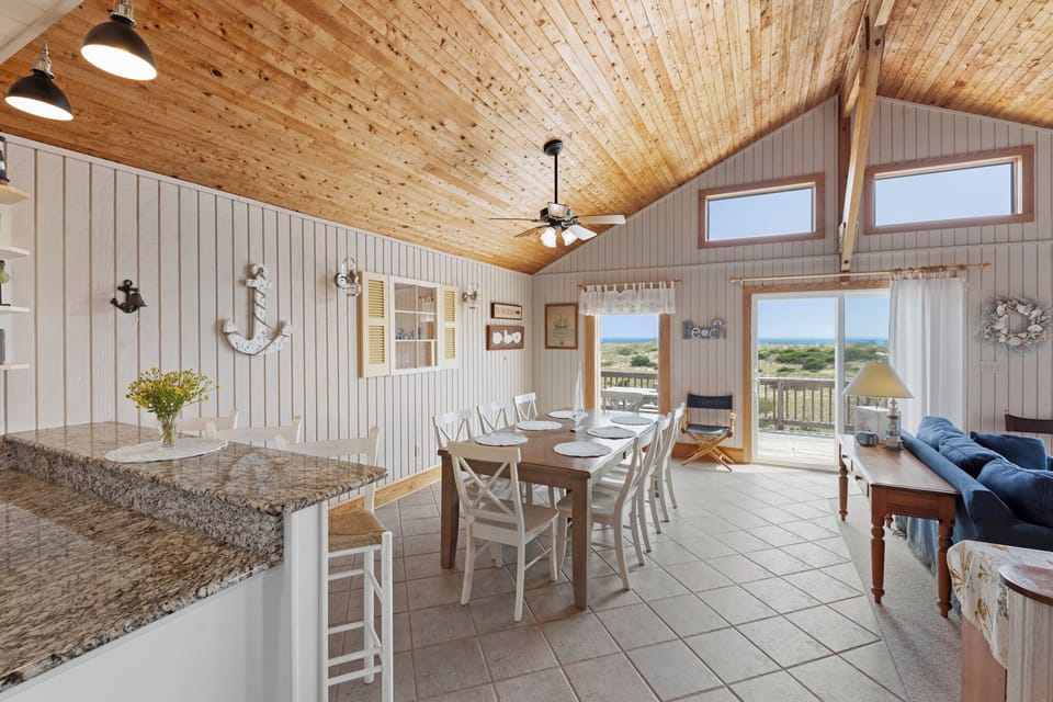 HISA10: Sandescape | Top Level Dining Area