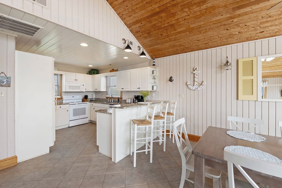 HISA10: Sandescape | Top Level Kitchen