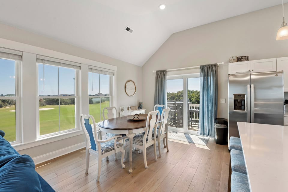 WR453: Fore Reel Life | Top Level Dining Area