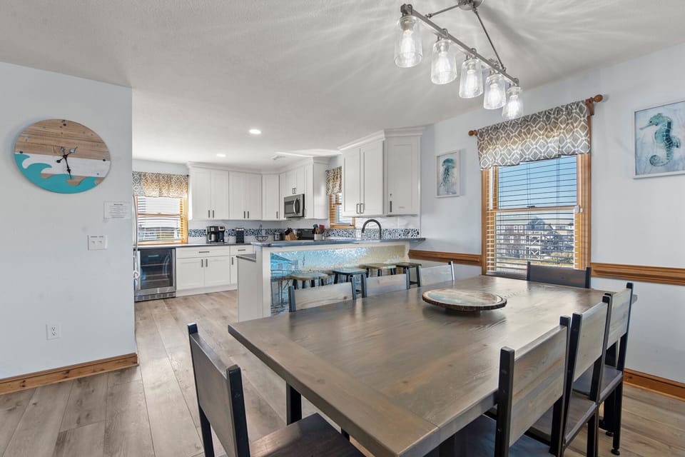 SN0541: The Lily Pad | Top Level Dining Area