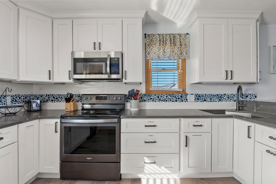 SN0541: The Lily Pad | Top Level Kitchen