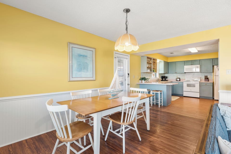 HIRO07: It's A Shore Thing | Mid Level Dining Area