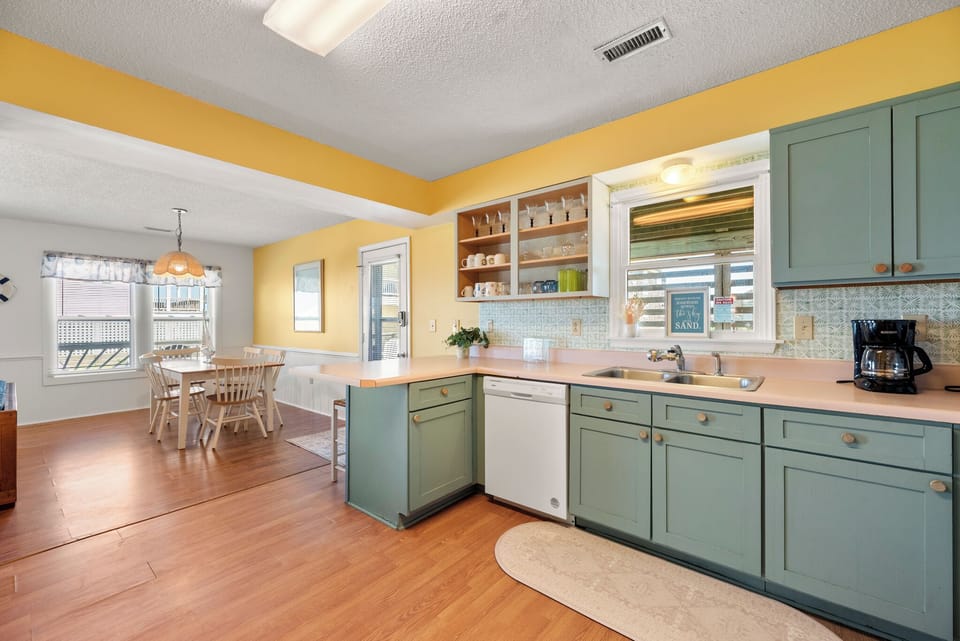 HIRO07: It's A Shore Thing | Mid Level Kitchen