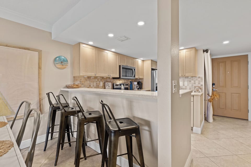 Eat-in bar seating