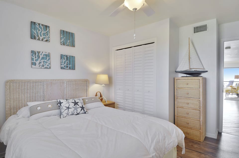 Third Bedroom - Queen Bed, En Suite Bath w/ Shared Shower - First Floor