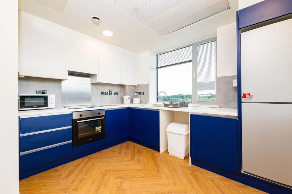 Double Room, Non Smoking | Shared kitchen | Fridge, oven, stovetop