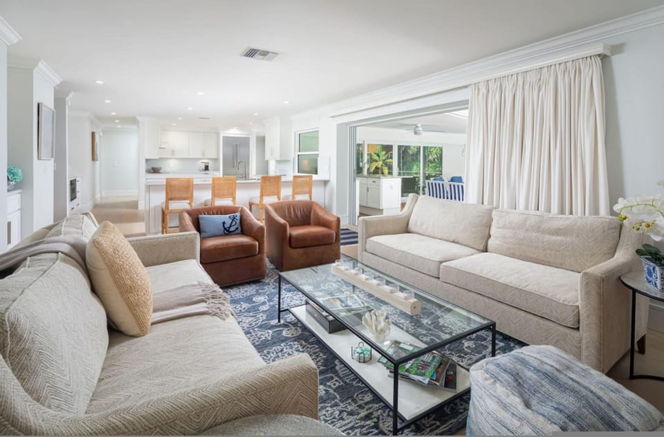 House | 4 bedrooms, desk