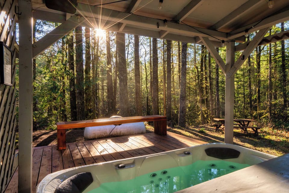 Outdoor spa tub
