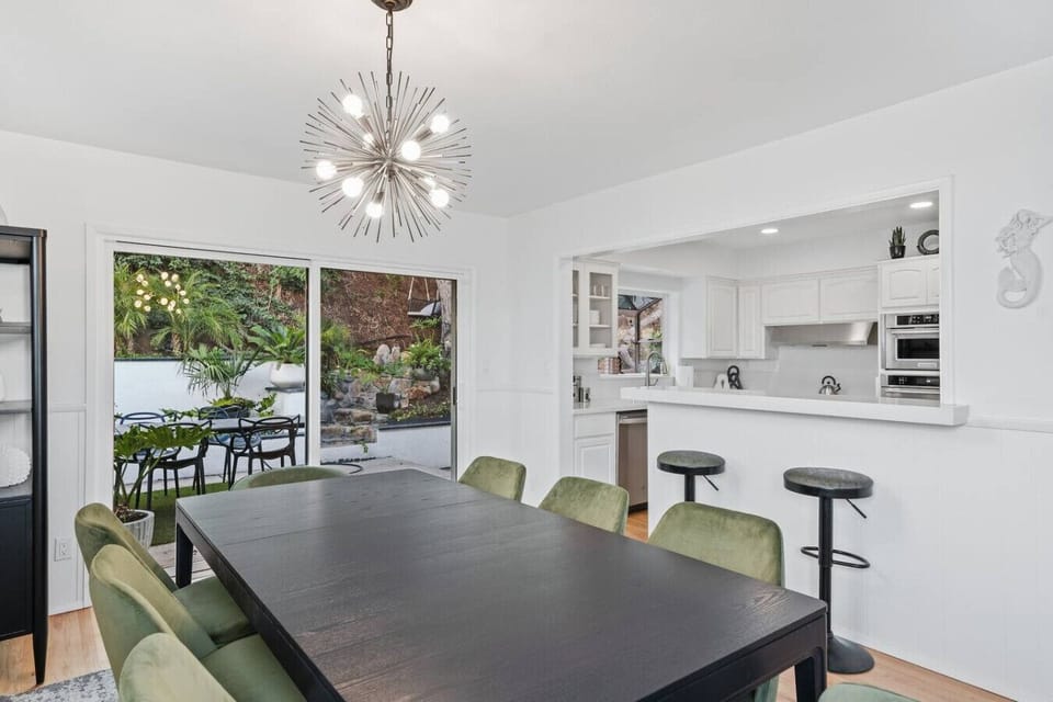 Enjoy easy indoor or outdoor meals together