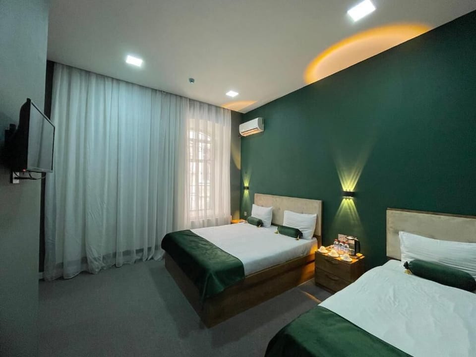 Comfort Triple Room | Blackout drapes, soundproofing, free WiFi