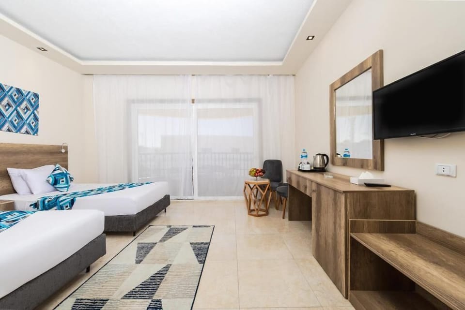 Single Room, Balcony, Courtyard View | In-room safe, blackout drapes, soundproofing, free WiFi