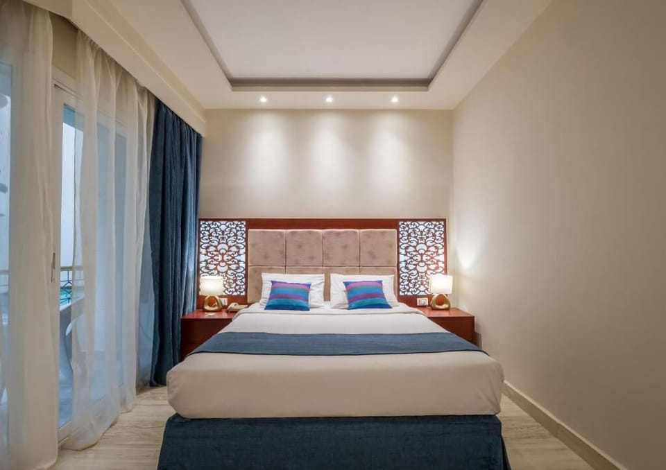 Single Room, Balcony, Courtyard View | In-room safe, blackout drapes, soundproofing, free WiFi