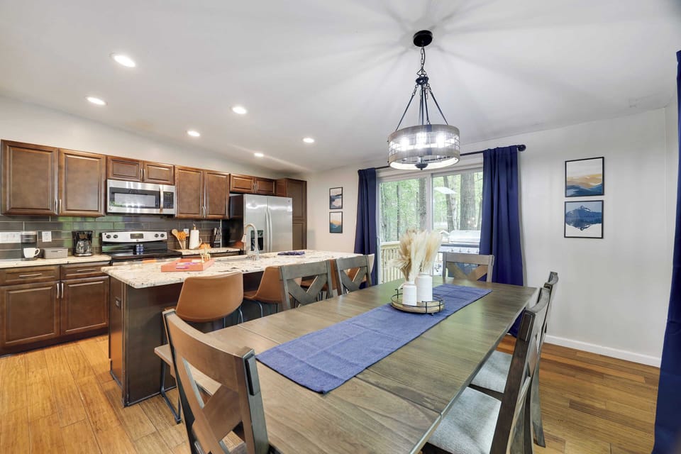 House (6 Bedrooms) | Interior