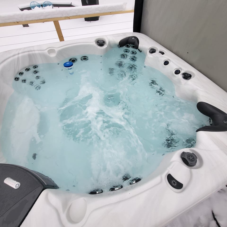 6 person hot tub