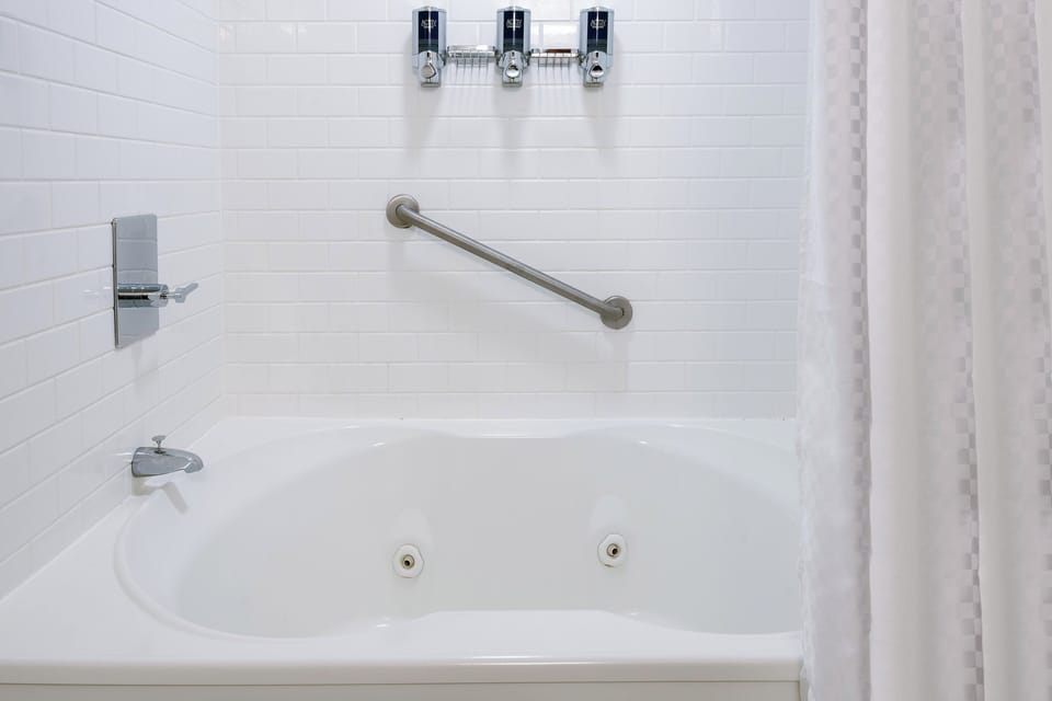 Junior Suite, 1 King Bed | Bathroom | Combined shower/tub, free toiletries, hair dryer, towels