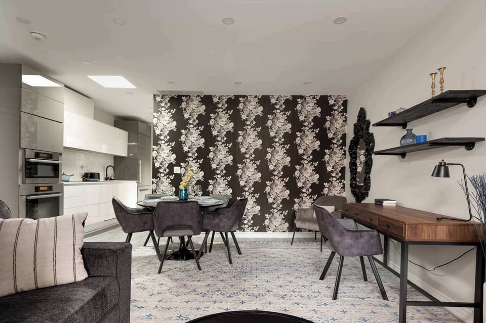 Laptop-friendly Workstation and Dining Area