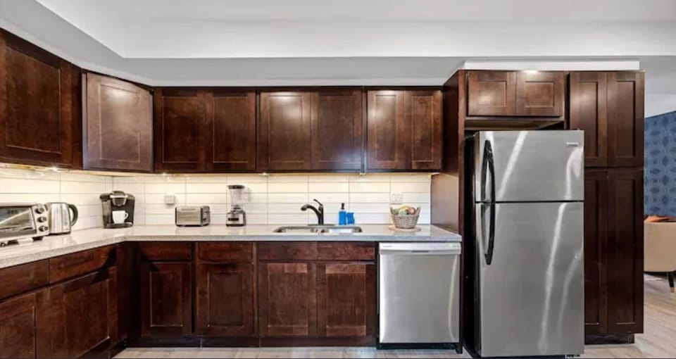 Set the stage for delicious takeaway feasts or memorable group breakfasts.