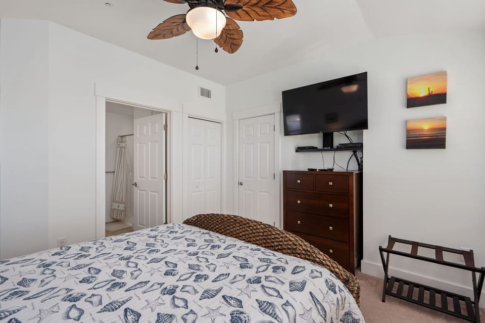 SEV405: The Sand Dollar | Bedroom 2 - Queen, Private Bath