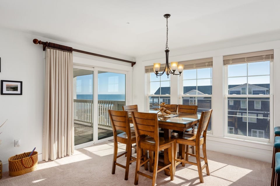 SEV405: The Sand Dollar | Dining Area - Seating for 6, Deck Access