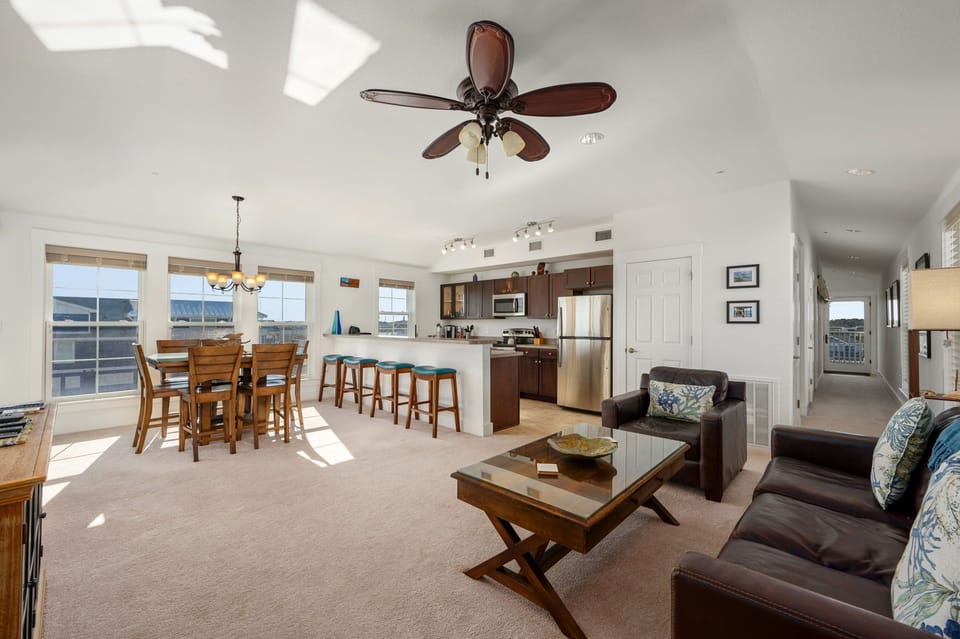 SEV405: The Sand Dollar | Great Room