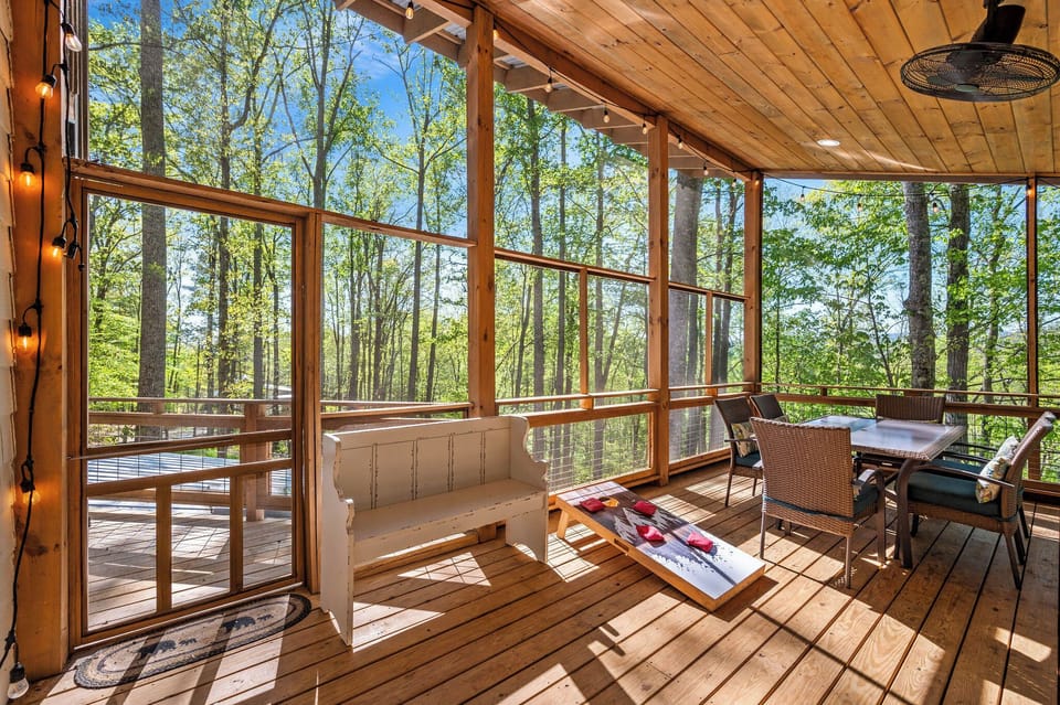 Enjoy time with family and friends on the peaceful back deck!