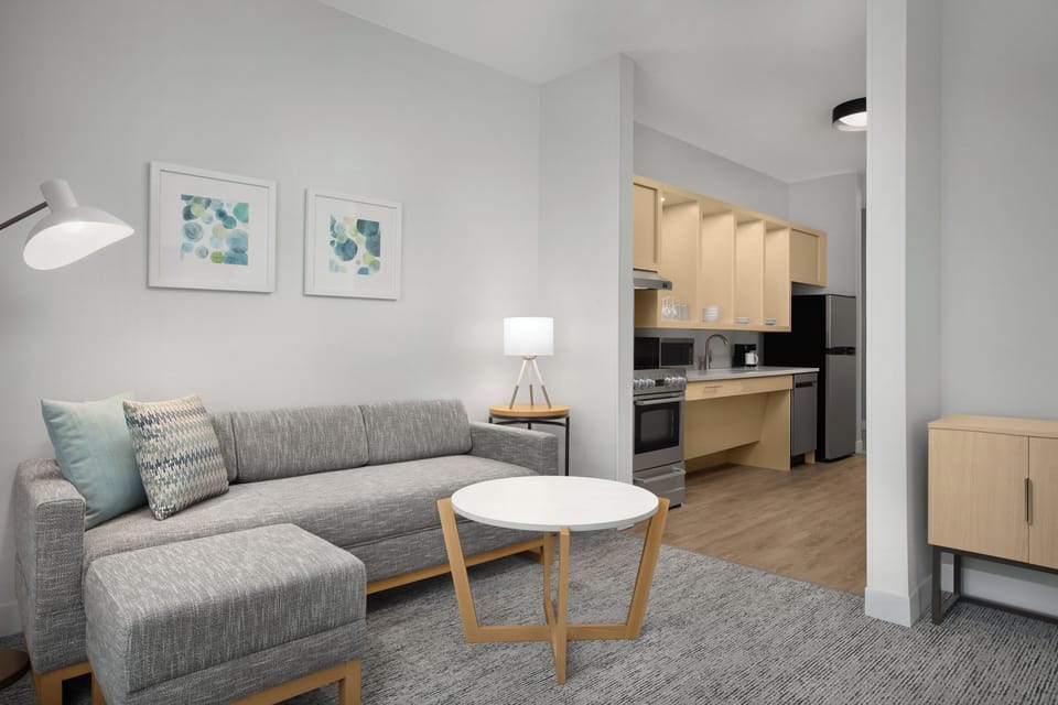 Suite, 1 Bedroom (Mobility/Hearing Access, Roll-in Shwr) | Hypo-allergenic bedding, in-room safe, desk, laptop workspace