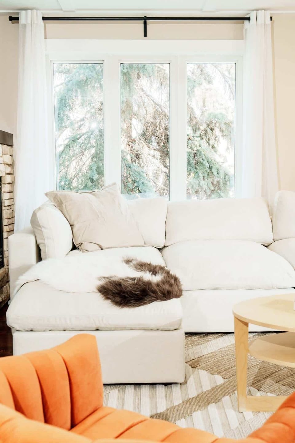 Windows that glow, furniture that hugs, and a vibe that just feels good.