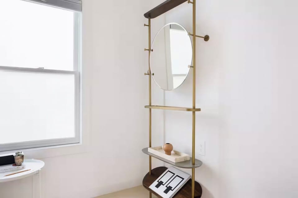 Wall tree with mirror and hanging space