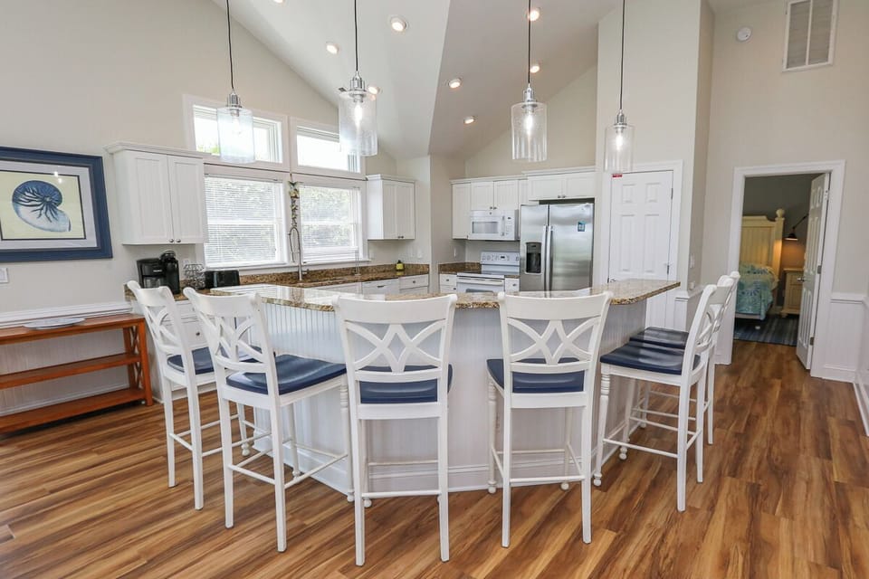 Breakfast Bar 2024 - Seats 6 - Level 3