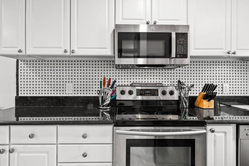 Well stock updated kitchen when you need a break from all that Florida sunshine