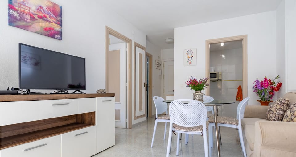 Communal lounge/ TV room,Living room,Dining area