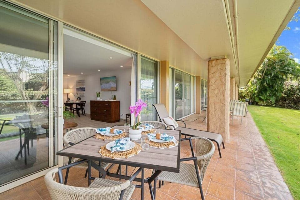 Covered Lanai with Garden view