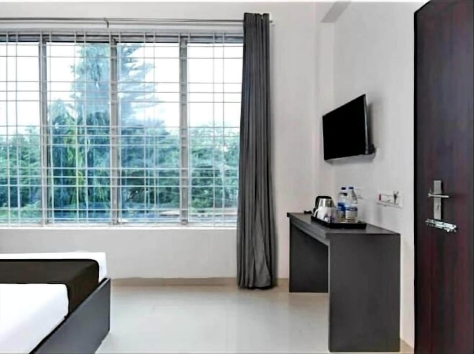Comfort Double Room, Courtyard View | Desk, laptop workspace, WiFi (free)