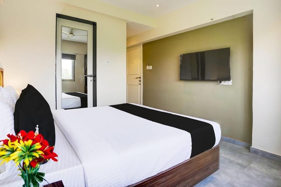Deluxe Double or Twin Room, City View | Iron/ironing board, free WiFi