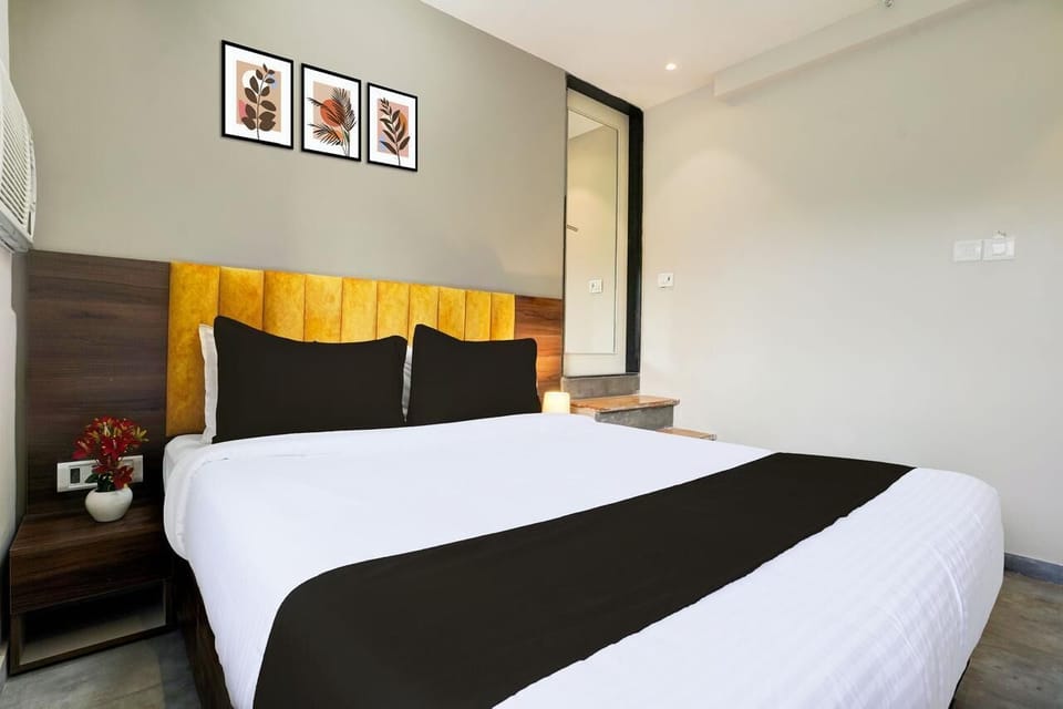 Deluxe Double Room, City View | Iron/ironing board, free WiFi