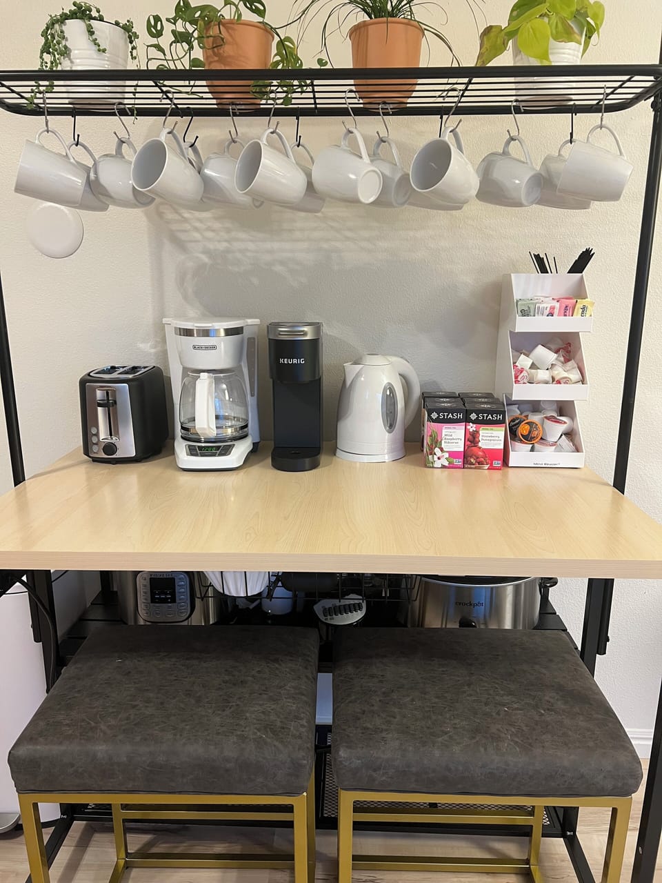 Keurig. Drip Coffee. Tea Kettle. Regular/decaf coffee & tea.  Sugar/creamer.