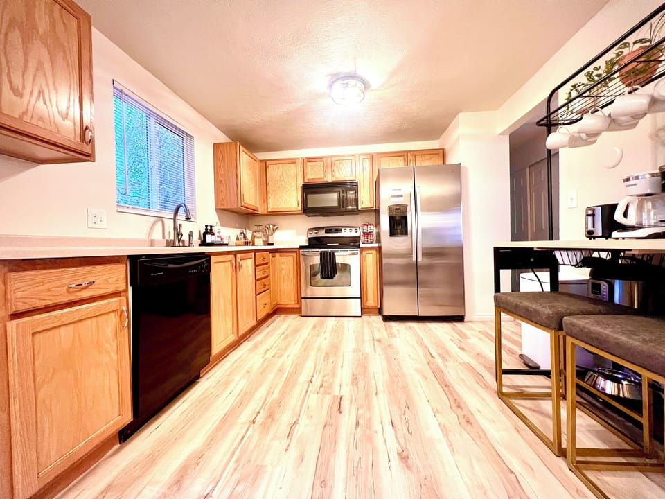 Fully equipped kitchen. Pots/pans. Cooking utensils. Knives. Spices. Salt/Pepper