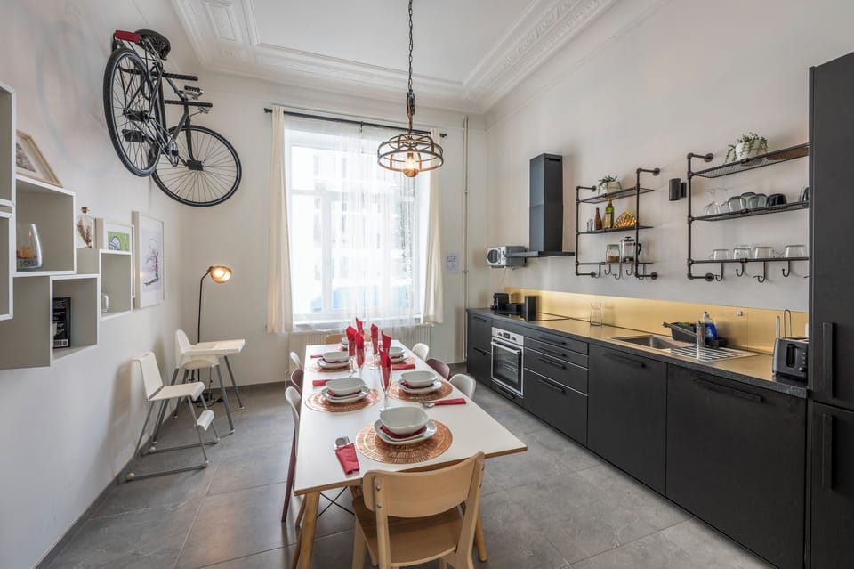 Comfort Duplex | Private kitchen | Full-size fridge, microwave, oven, dishwasher