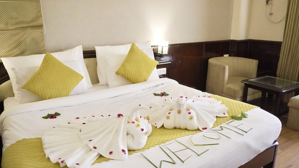 Deluxe Room, Garden View | Desk, iron/ironing board, free WiFi